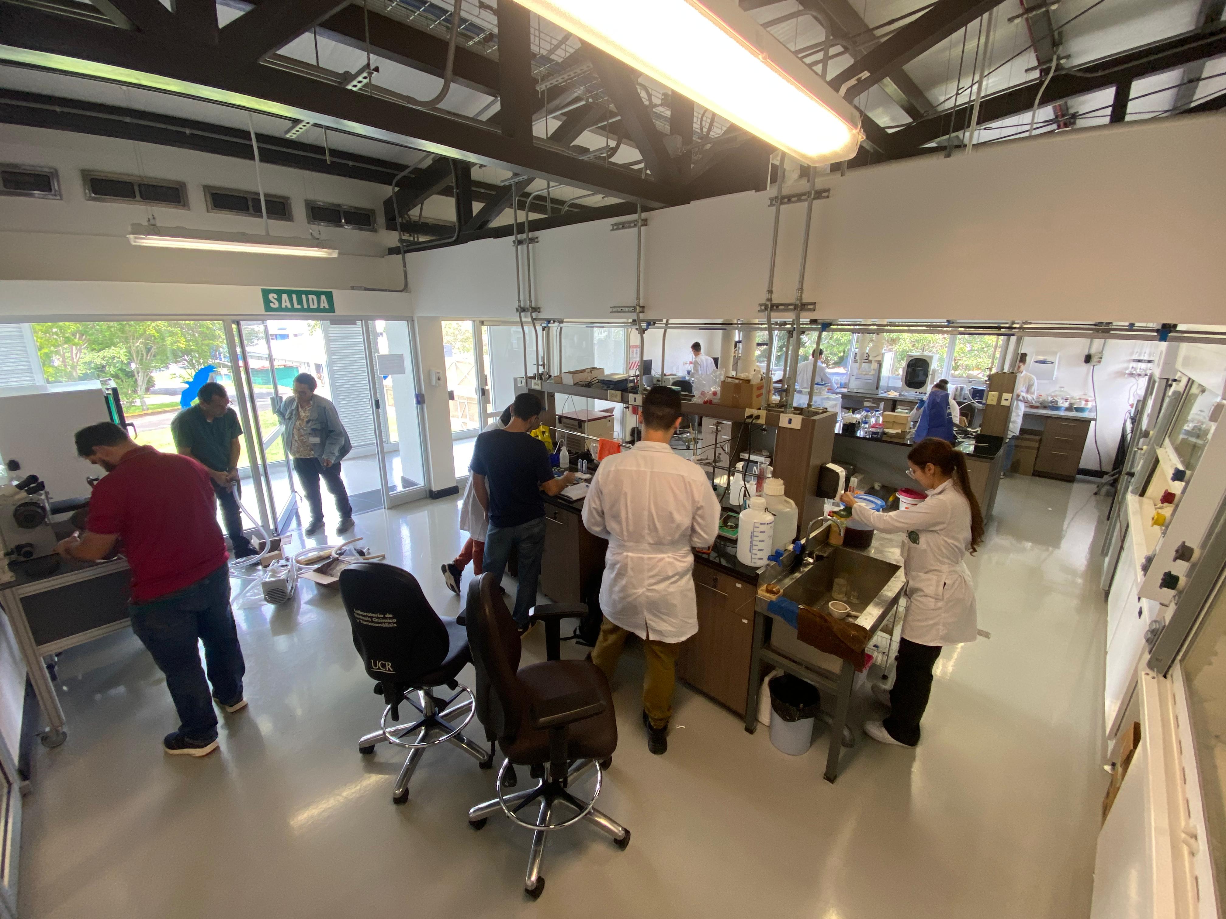 Laboratorio de síntesis química y termoanálisis
